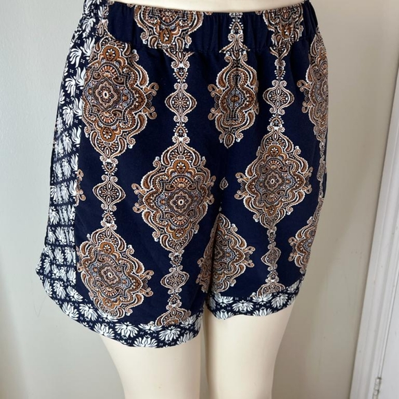 H&M Conscious Printed Short Shorts - Picture 6 of 8